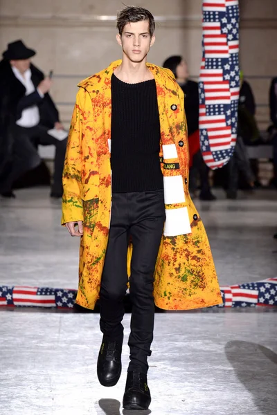 Look 17